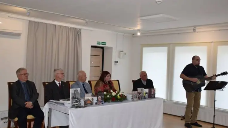 Irodalmi kilátó a beregszászi konzulátuson - A 75 éves Vári Fábián László, a hűség költőjének köszöntése