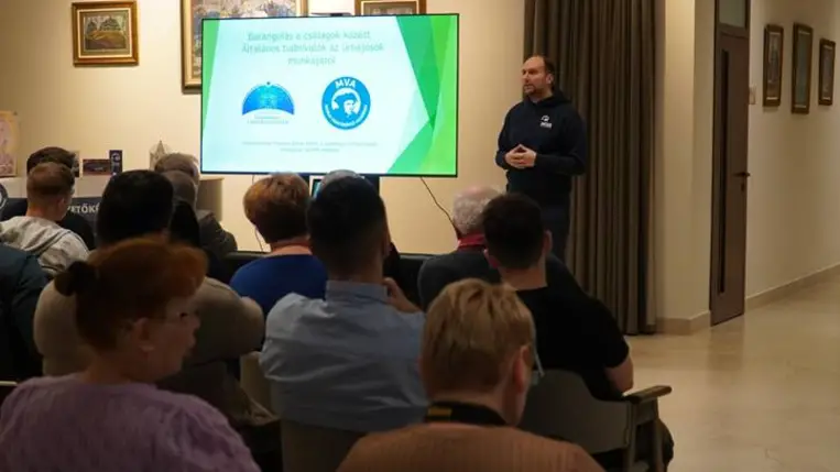 Fockter Zoltán előadása az űrkutatásról az Ortutay Központban - Barangolás a csillagok között