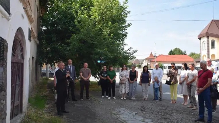 Csöndes főhajtás a tiszaújlaki turulmadaras emlékműnél - Rákóczi, a magyar szabadság- és hazaszeretet jelképe