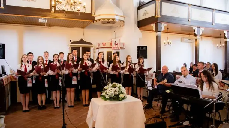 Ballagási ünnepség a Nagyberegi Református Líceumban - Erős torony az Isten.  Fotó: Torisnya Fruzsina