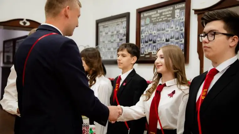 Ballagási ünnepség a Nagyberegi Református Líceumban - Erős torony az Isten.  Fotó: Torisnya Fruzsina
