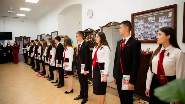Ballagási ünnepség a Nagyberegi Református Líceumban - Erős torony az Isten.  Fotó: Torisnya Fruzsina