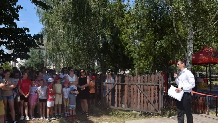 Játszótérátadás gyermeknappal Nagyberegen - Az összefogás eredménye