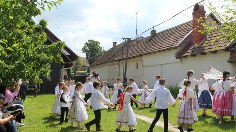 Évadzáró a Nagyberegi Tájházban - „Piros pünkösd napján”. Fotó: Váradi Natália