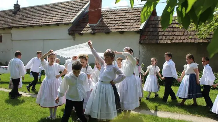 Évadzáró a Nagyberegi Tájházban - „Piros pünkösd napján”. Fotó: Váradi Natália