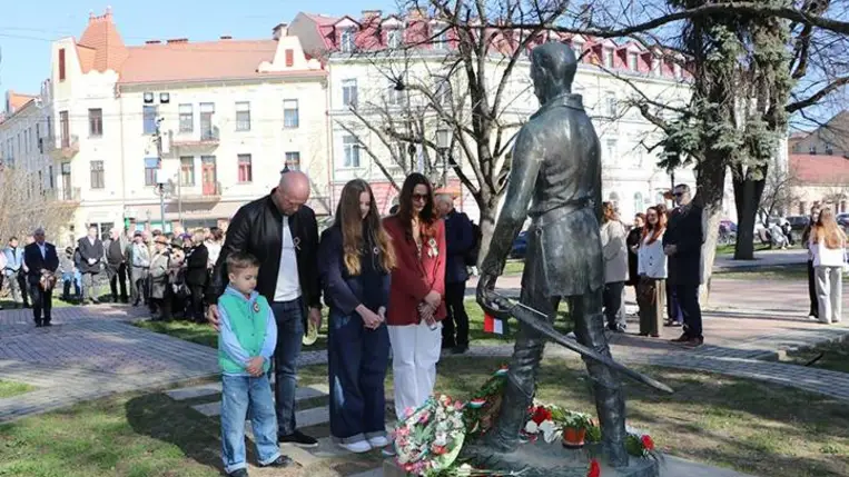 Megemlékezés Ungváron a Petőfi-szobornál - „Legyen béke, szabadság és egyetértés!”
