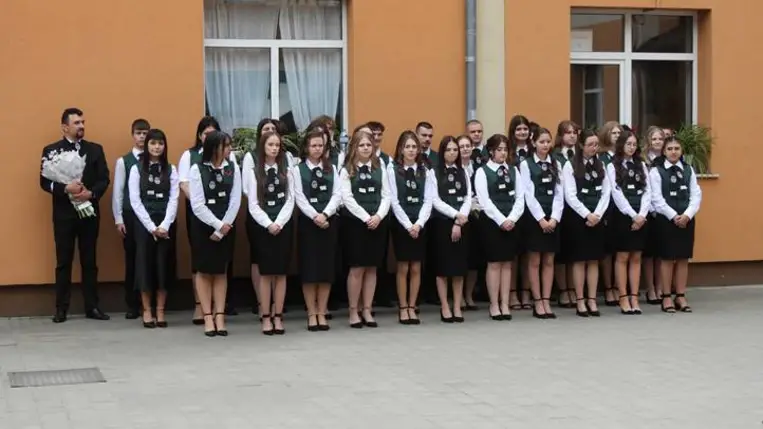Jubileumi ballagási ünnepség a Nagydobronyi Református Líceumban - Induljatok hittel, reménységgel, szeretettel. Fotók: Nagydobronyi Református Líceum honlapja