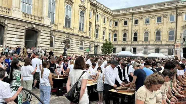 Kárpátaljai citerások is részesei a Guinness-világrekordnak - Összeállt a világ legnagyobb citeraegyüttese