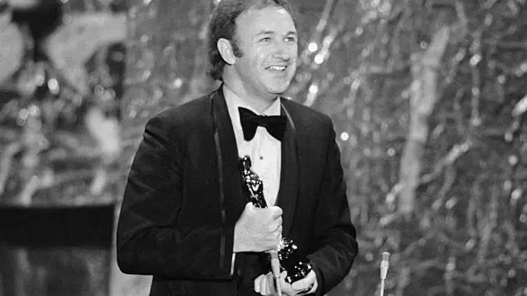 Gene Hackman a legjobb férfi főszereplőnek járó Oscarjával a The French Connection című filmért a 44. Oscar-gálán, 1972 áprilisában, Los Angelesben AP Photo