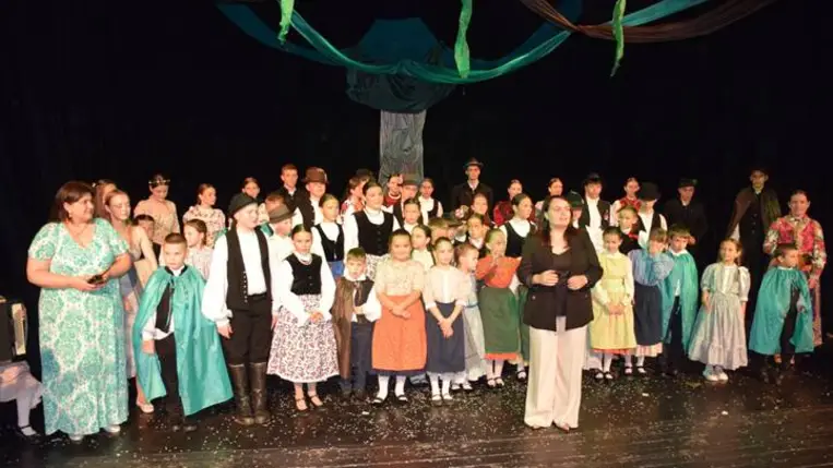 A tízéves Beregszászi Rezeda Folkműhely gálaműsorán - Tánc, zene, közösség