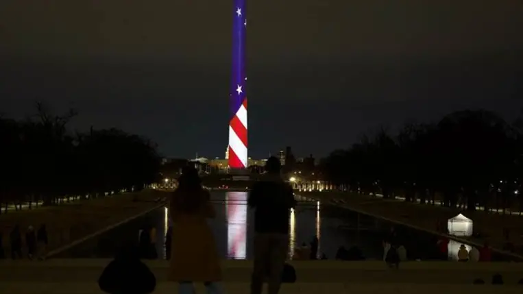 Washingtonban óriás fényjátékkal kezdődött el az Egyesült Államok 250 éves fennállásának hivatalos ünnepségsorozata (Fotó: AFP)
