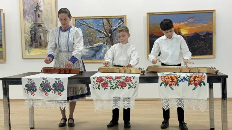 A Rezeda Folkműhely koncertje a Beregszászi Magyar Konzulátuson - Hagyományőrzés, hitelesség, elkötelezettség