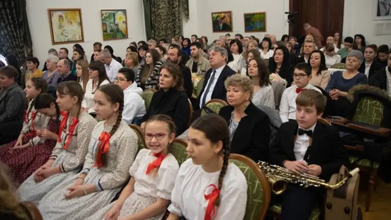 Újabb mérföldkő a Rákóczi Egyetem életében: egyetemi szintű diplomákat adtak át  - „Csak az erős közösségek képesek nehéz időben is építkezni”