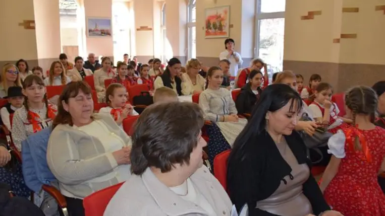 „Pacsirta” magyar népdaléneklési verseny Beregszászban - A dal nemzedékeket és népeket köt össze
