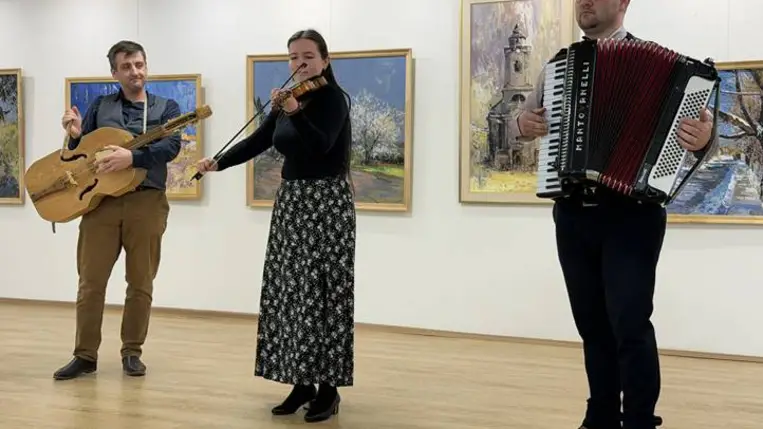 A Rezeda Folkműhely koncertje a Beregszászi Magyar Konzulátuson - Hagyományőrzés, hitelesség, elkötelezettség