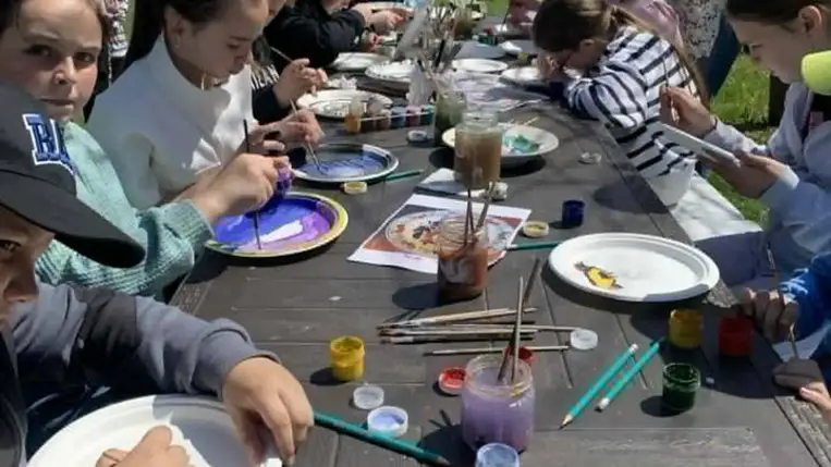 Élő hagyomány a Nagyberegi Tájházban - Májusfaállítás, orgonaillat, kemencemeleg