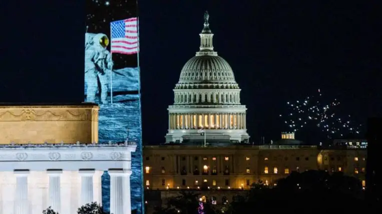 Washingtonban óriás fényjátékkal kezdődött el az Egyesült Államok 250 éves fennállásának hivatalos ünnepségsorozata (Fotó: AFP)