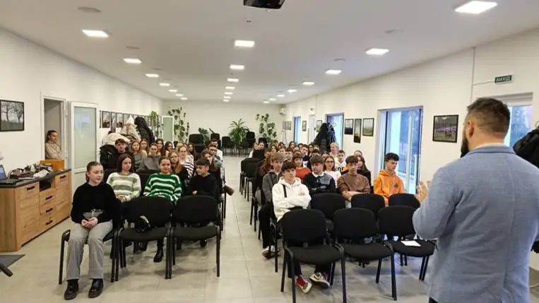 KRISZ: ifjúsági találkozó Nevetlenben és Nagyberegen - Fiatalként keresztyén közösségben