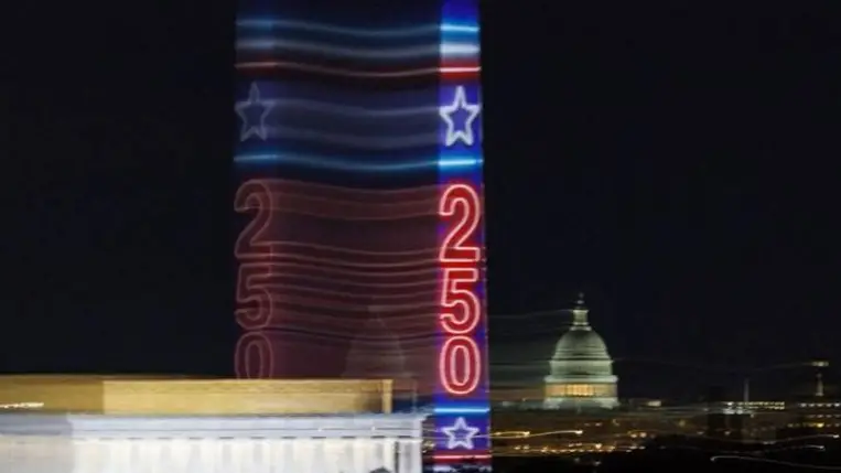 Washingtonban óriás fényjátékkal kezdődött el az Egyesült Államok 250 éves fennállásának hivatalos ünnepségsorozata (Fotó: AFP)