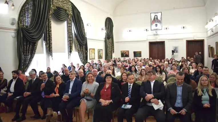 A remény hangjai – Várnagy Andrea és a ZeneVarázslat - növendékeinek koncertje a magyar kultúra napja alkalmából a „GENIUS” Jótékonysági Alapítvány szervezésében