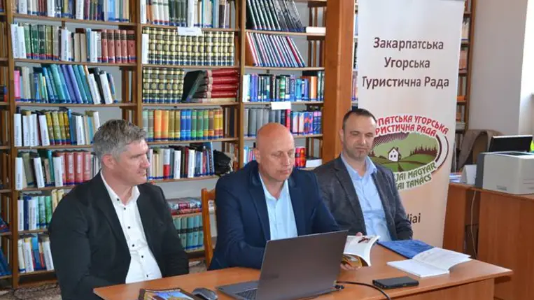 Könyvbemutató a Rákóczi Egyetemen - A Beregszászi kistérség turisztikai almanachját méltatták