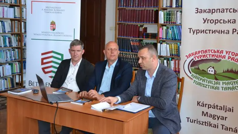 Könyvbemutató a Rákóczi Egyetemen - A Beregszászi kistérség turisztikai almanachját méltatták