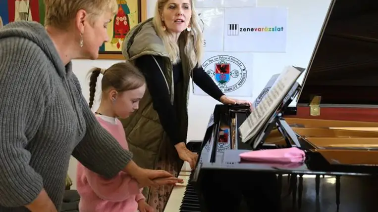 Zajlanak a VIII. ZeneVarázslat képzés tanórái a „GENIUS” Jótékonysági Alapítvány szervezésében