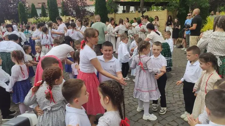 Az összetartozás tánca Beregszászon - A szívünk egy ritmusra dobban