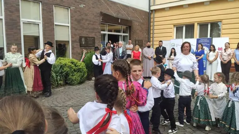 Az összetartozás tánca Beregszászon - A szívünk egy ritmusra dobban