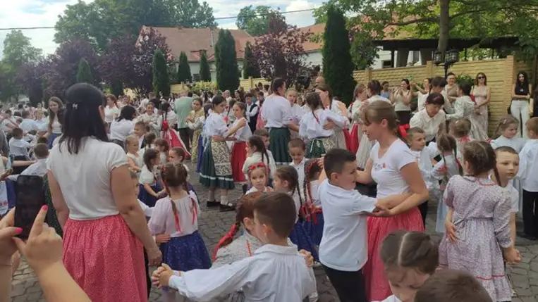 Az összetartozás tánca Beregszászon - A szívünk egy ritmusra dobban