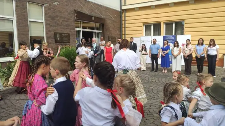Az összetartozás tánca Beregszászon - A szívünk egy ritmusra dobban