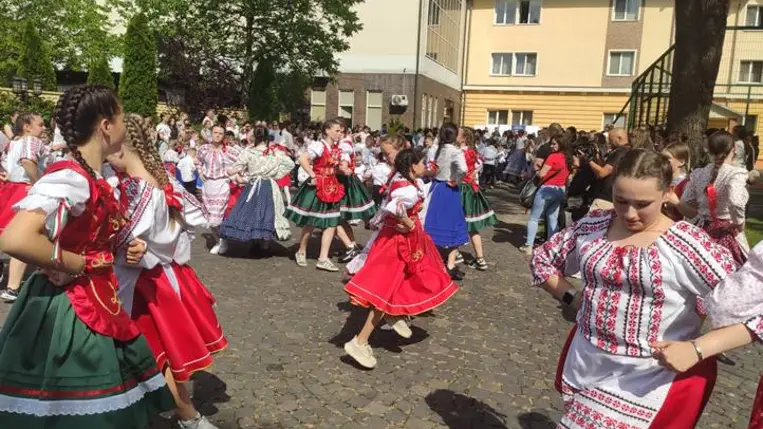 Az összetartozás tánca Beregszászon - A szívünk egy ritmusra dobban