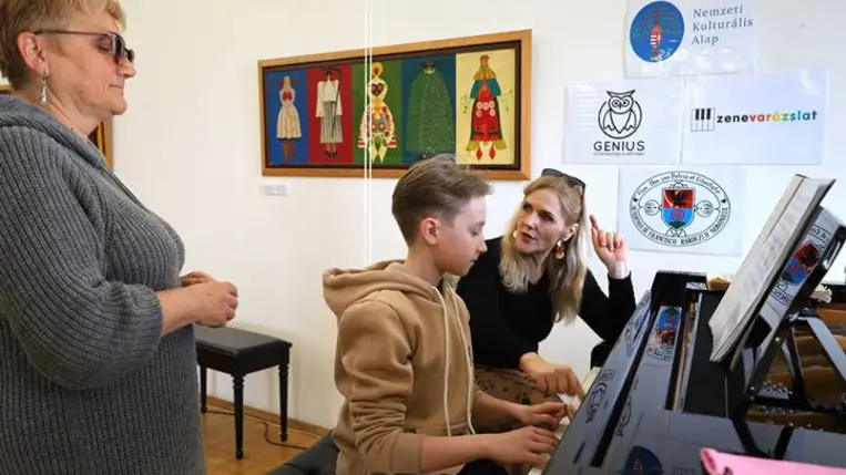 Zajlanak a VIII. ZeneVarázslat képzés tanórái a „GENIUS” Jótékonysági Alapítvány szervezésében