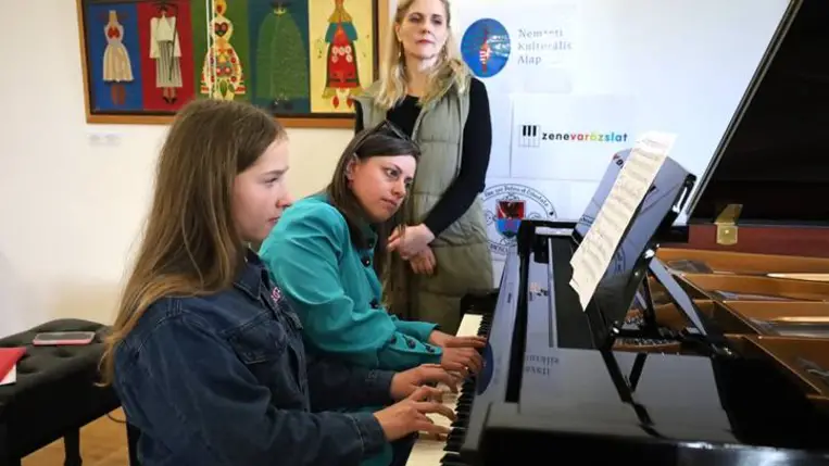Zajlanak a VIII. ZeneVarázslat képzés tanórái a „GENIUS” Jótékonysági Alapítvány szervezésében