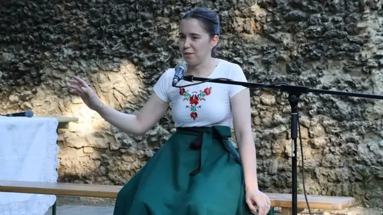 Magyar mesék az Angolkertben - A IV. Kárpát-medencei Ifjú Népmesemondó Találkozó. Fotók: Klitsie-Szabad Boglárka/Hagyományok Háza