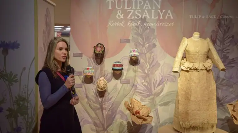 Tulipán szappanostól - Új időszakos kiállítások a Hagyományok Házában. Fotó: Bézsenyi Zsolt