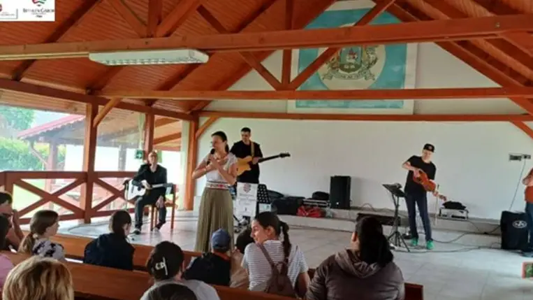 KMNE-családi sportnap és Kiss Kata koncert Péterfalván