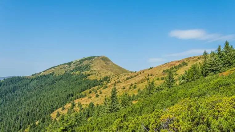 A szülőföld felfedezésre váró kincsei - Évadnyitó beszélgetés Vezsdel Lászlóval, a Kárpátaljai Hazajáró Egylet elnökével