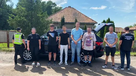 Kárpátalján 5 ügyféllel együtt lebukott egy embercsempész. Fotó: Ukrán Állami Határőrszolgálat