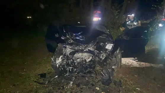 A Munkácsi járásban történt közúti baleset következtében egy 20 éves fiú életét vesztette, további két személy kórházba került. Fotó: Nemzeti Rendőrség