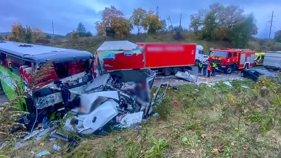 A Lemberg közelében történt tömegbalesetben többen meghaltak és sokan megsérültek. Fotó: DSZNSZ