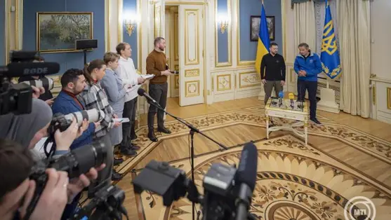 Volodimir Zelenszkij ukrán elnök (bal) és Rafael Grossi, a Nemzetközi Atomenergia-ügynökség (NAÜ) főigazgatója Kijevben 2025. február 4-én. MTI/EPA/Ukrán elnöki sajtószolgálat