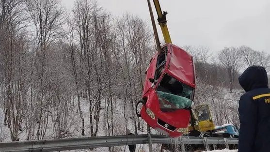 Kárpátalján egy autó a folyóba zuhant, egy 35 éves nő életét vesztette. Fotó: Nemzeti Rendőrség