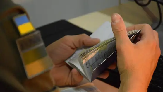 Okmányellenőrzés. Fotó:  Ukrán Állami Határőrszolgálat Nyugati Regionális Igazgatósága