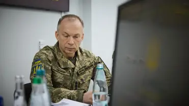 Volodimir Zelenszkij ukrán elnök leváltotta Olekszandr Szirszkitj, Ukrajna fegyveres erőinek főparancsnoka beosztásából. AFP/Ukrainian Presidential Press Service/Handout