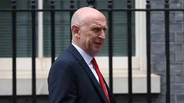 John Healey védelmi miniszter távozik a 10 Downing Street épületétől a heti kormányülést követően Londonban, az Egyesült Királyságban, 2026. június 9-én. Fotó:  Zeynep Demir / Anadolu / Getty Images