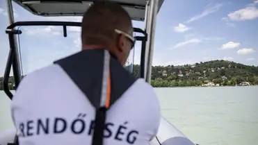 Fejbe lőtt holttestet találtak a Balatonban. A kiemelt kép illusztráció. (Fotó: MTI/Bodnár Boglárka )