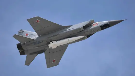 H-47 Kindzsal rakéta, melyet egy MiG-31K elfogó vadászgép szállít. (Forrás: Wikipédia)