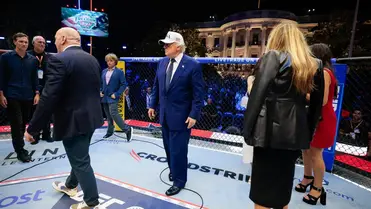 Donald Trump amerikai elnök (k) a Fehér Ház déli kertjében felállított küzdőtéren 2026. június 15-én (Fotó: Evan Vucci/pool/AFP)