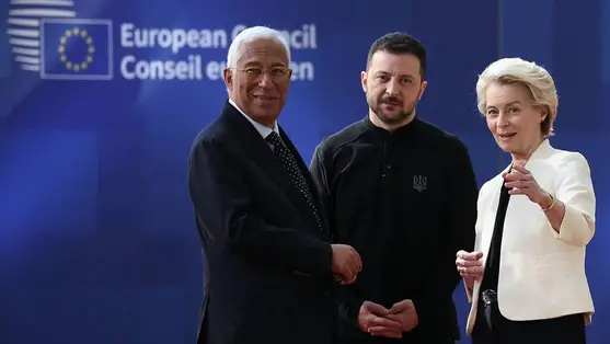 Ursula von der Leyen, az Európai Bizottság elnöke, António Costa, az Euróapi Tanács elnöke és Volodimir Zelenszkij ukrán elnök (Fotó: MTI/Christophe Petit Tesson)